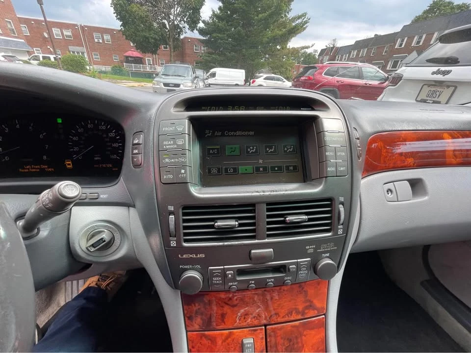 2006 Lexus LS 3rd Gen - Image 17 of 20