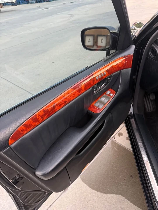 2006 Lexus LS 3rd Gen - Image 14 of 17