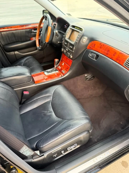 2006 Lexus LS 3rd Gen - Image 11 of 17