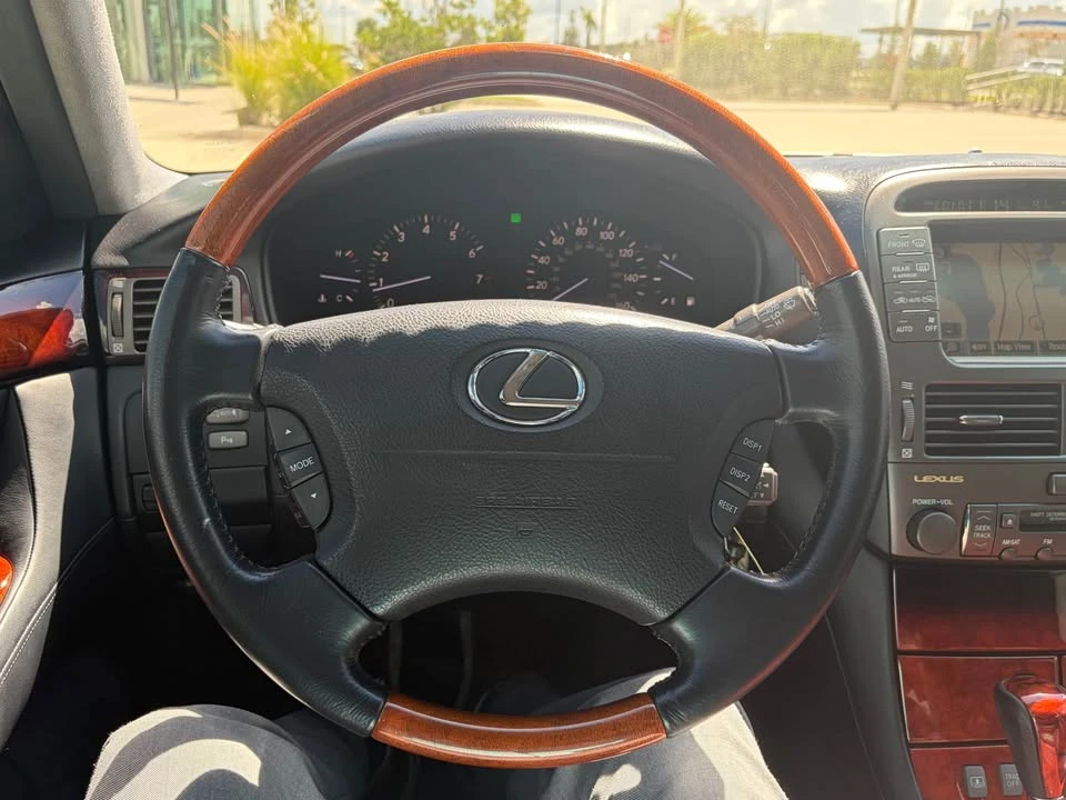 2006 Lexus LS 3rd Gen - Image 11 of 20