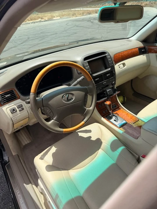 2006 Lexus LS 3rd Gen - Image 13 of 20