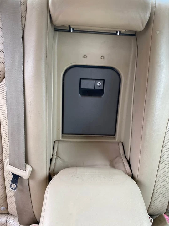 2006 Lexus LS 3rd Gen - Image 10 of 14