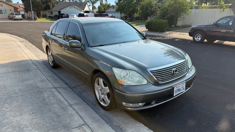 2006 Lexus LS 3rd Gen - Image 2 of 10