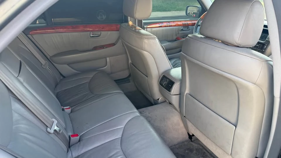 2006 Lexus LS 3rd Gen - Image 9 of 10