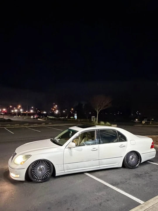 2006 Lexus LS 3rd Gen - Image 6 of 10