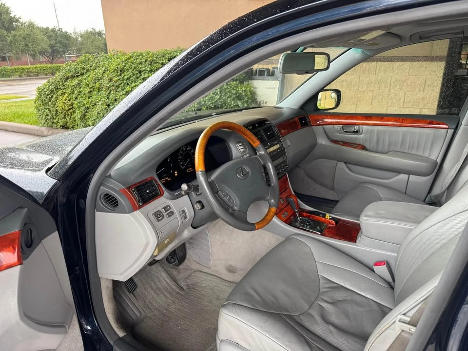 2006 Lexus LS 3rd Gen - Image 5 of 10