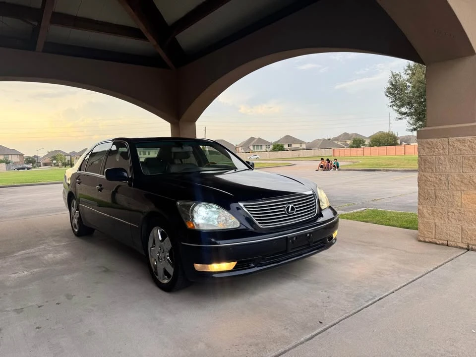 2006 Lexus LS 3rd Gen - Image 2 of 10