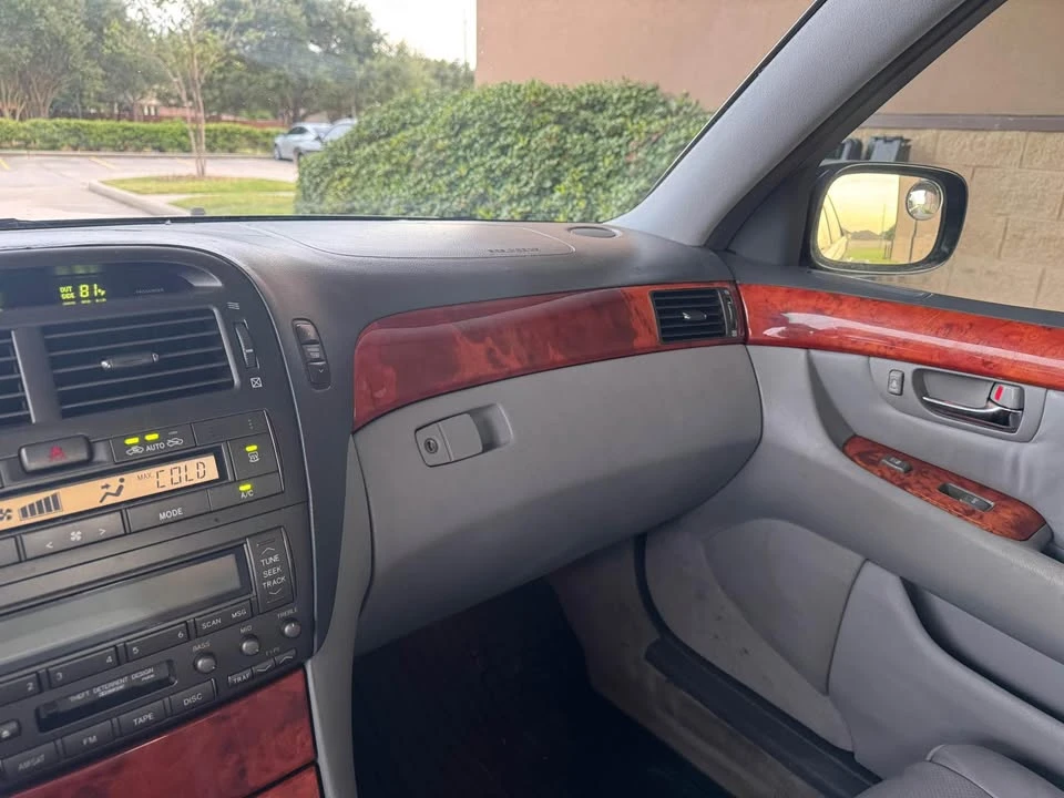 2006 Lexus LS 3rd Gen - Image 9 of 10