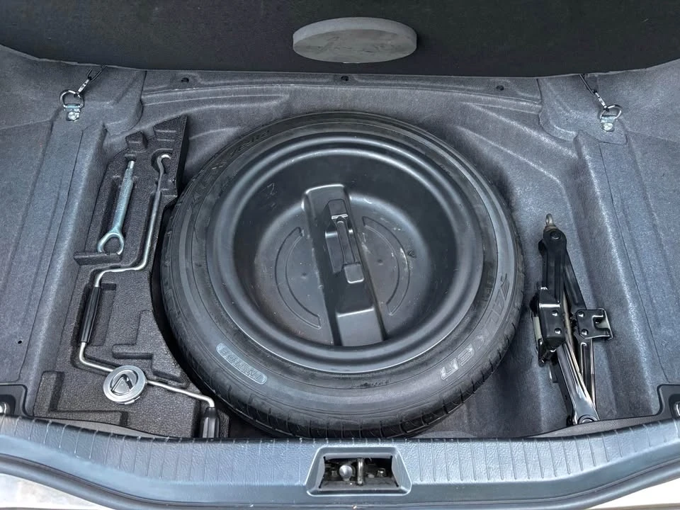 2006 Lexus LS 3rd Gen - Image 13 of 19