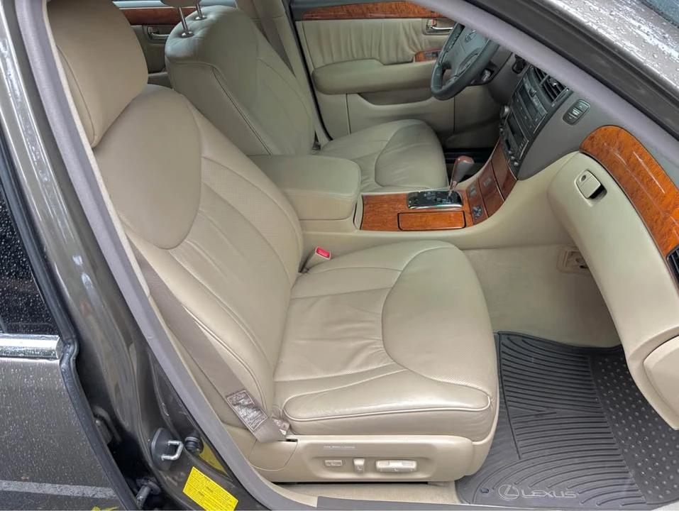 2006 Lexus LS 3rd Gen - Image 10 of 19