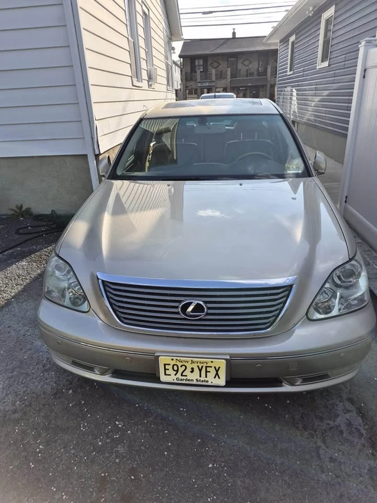 2006 Lexus LS 3rd Gen - Image 5 of 6