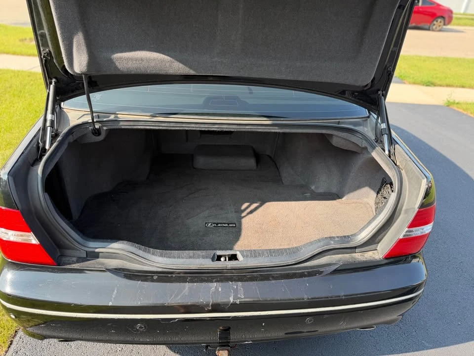 2006 Lexus LS 3rd Gen - Image 13 of 20