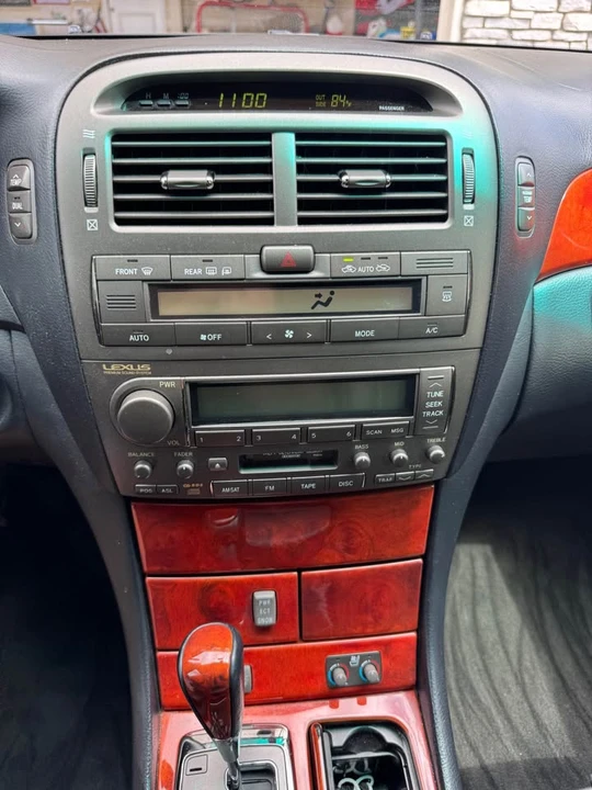 2006 Lexus LS 3rd Gen - Image 18 of 20