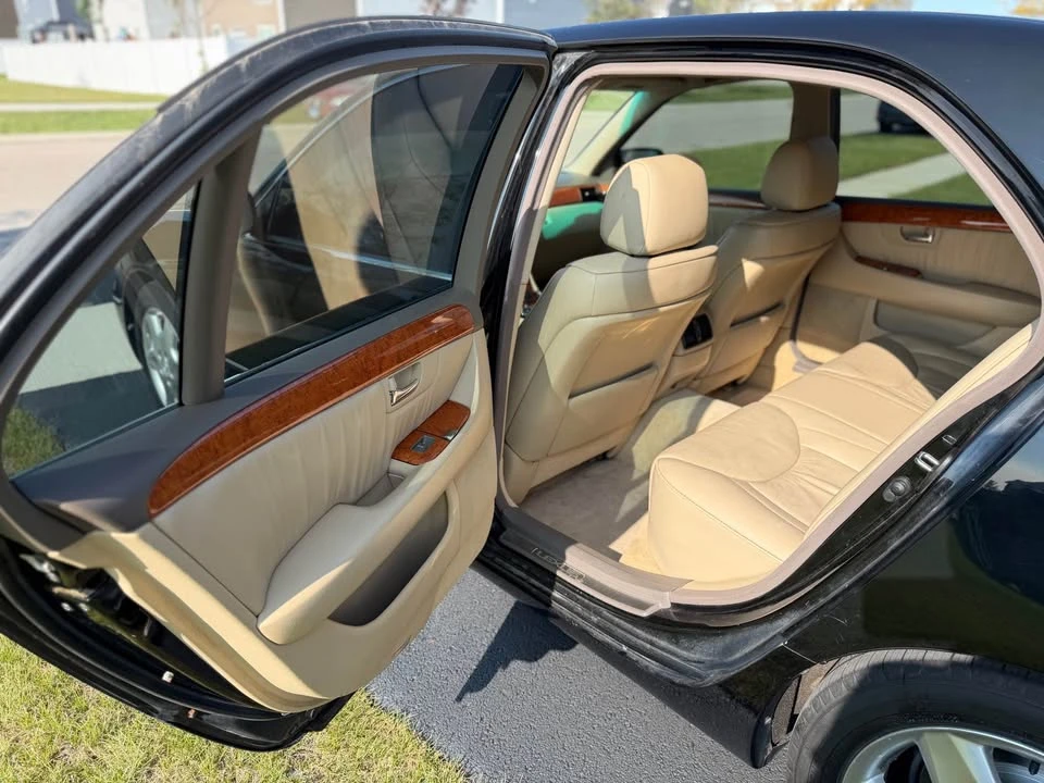 2006 Lexus LS 3rd Gen - Image 11 of 20