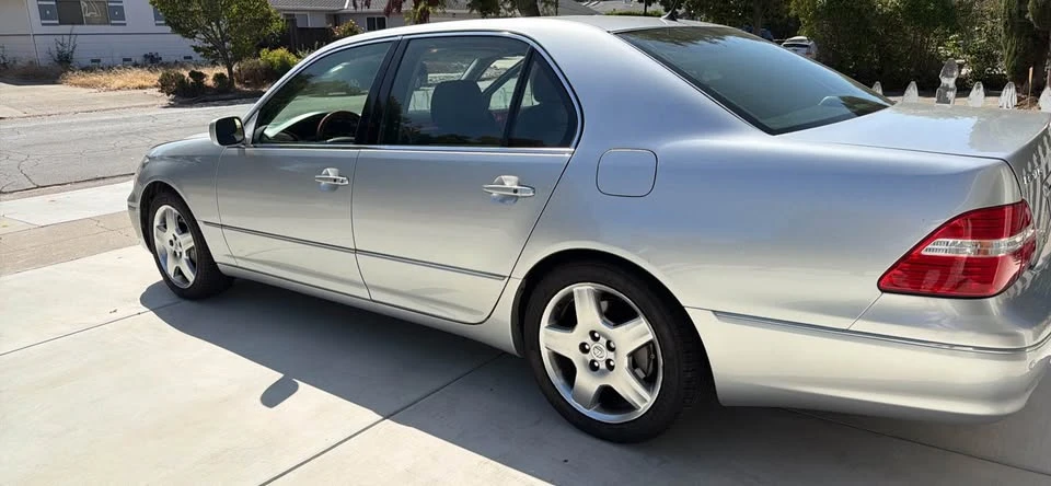 2006 Lexus LS 3rd Gen - Image 2 of 18