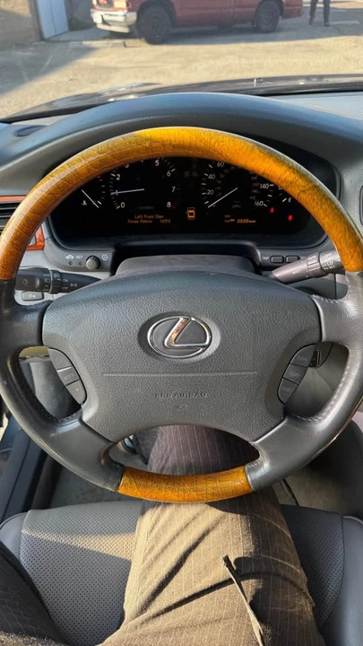 2006 Lexus LS 3rd Gen - Image 9 of 18