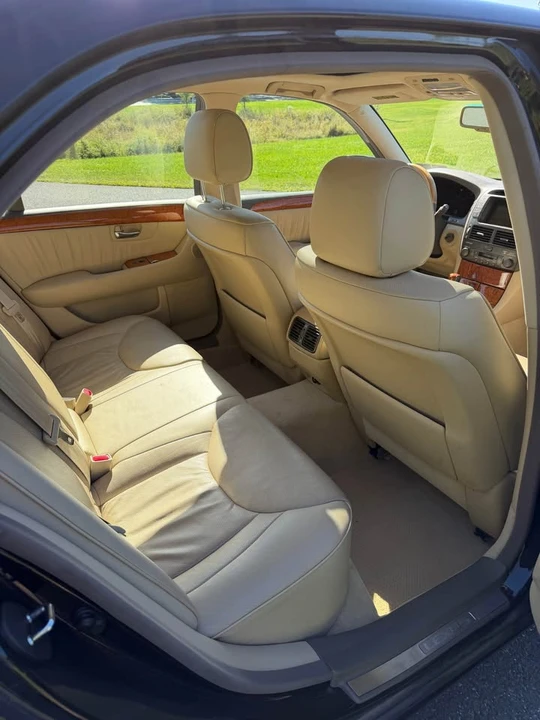 2006 Lexus LS 3rd Gen - Image 11 of 19