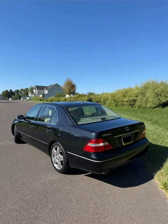 2006 Lexus LS 3rd Gen - Image 3 of 19
