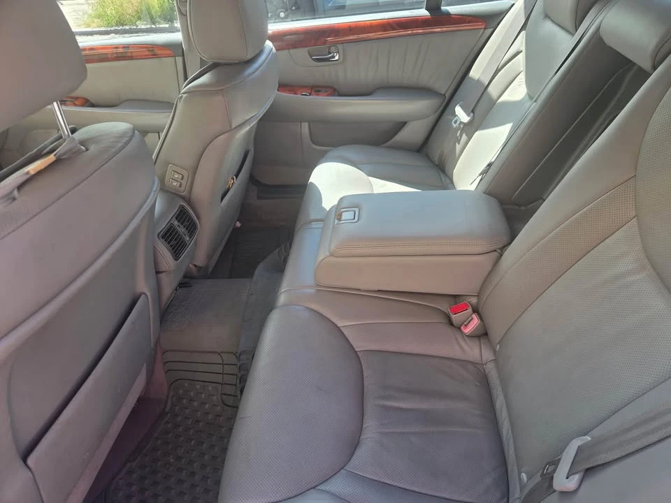 2006 Lexus LS 3rd Gen - Image 9 of 13