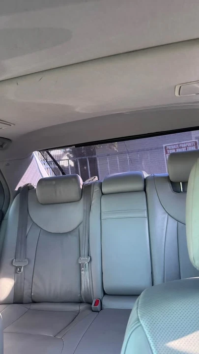 2006 Lexus LS 3rd Gen - Image 17 of 18
