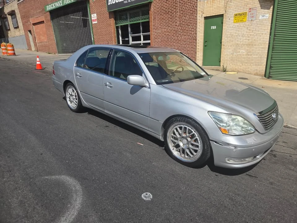 2006 Lexus LS 3rd Gen - Image 11 of 13