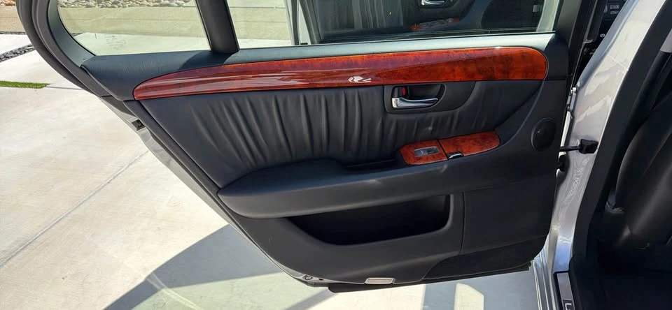 2006 Lexus LS 3rd Gen - Image 6 of 18