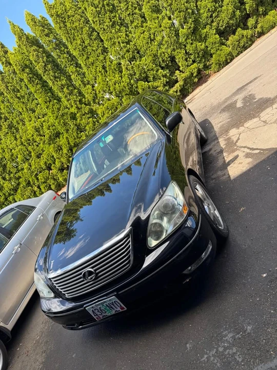 2006 Lexus LS 3rd Gen - Image 2 of 8