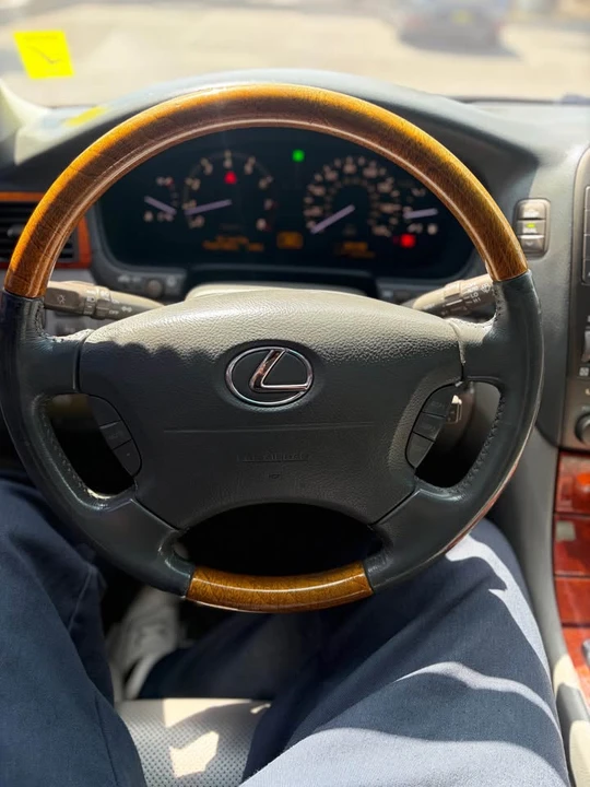 2006 Lexus LS 3rd Gen - Image 10 of 11