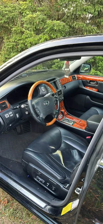 2006 Lexus LS 3rd Gen - Image 5 of 8