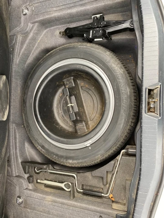 2006 Lexus LS 3rd Gen - Image 10 of 11