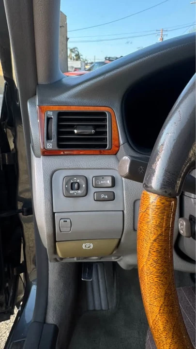 2006 Lexus LS 3rd Gen - Image 13 of 18