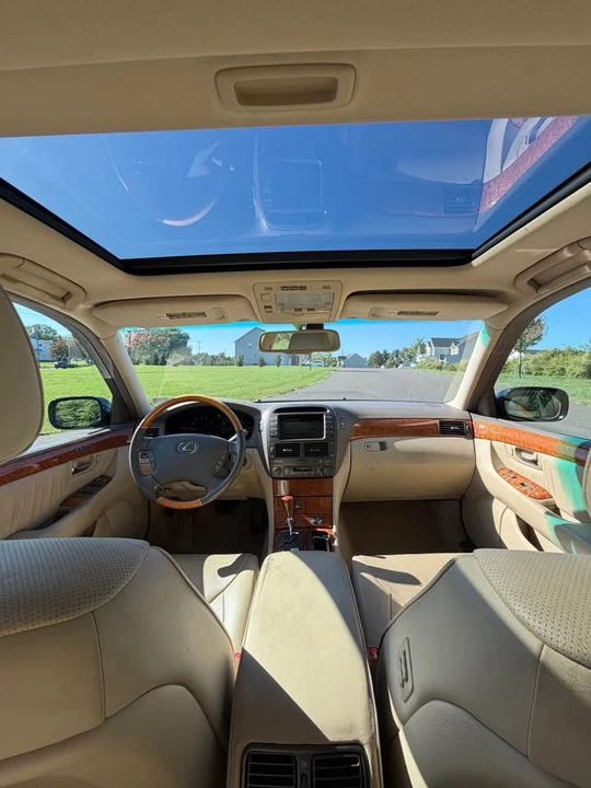 2006 Lexus LS 3rd Gen - Image 12 of 19
