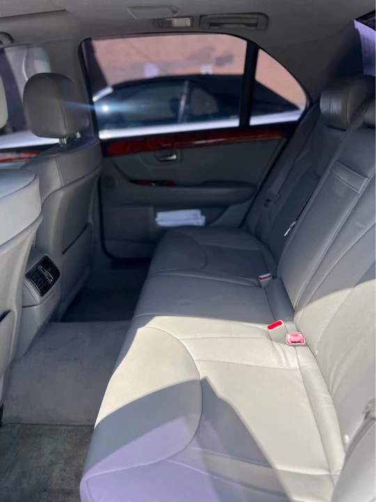 2006 Lexus LS 3rd Gen - Image 13 of 18