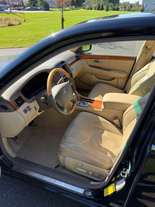 2006 Lexus LS 3rd Gen - Image 13 of 19