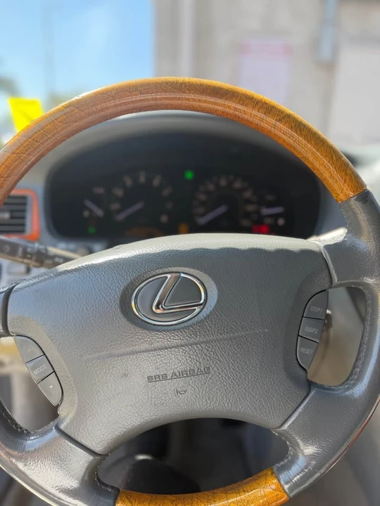 2006 Lexus LS 3rd Gen - Image 5 of 12