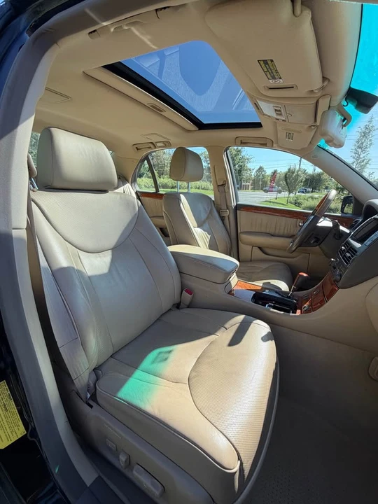 2006 Lexus LS 3rd Gen - Image 10 of 19