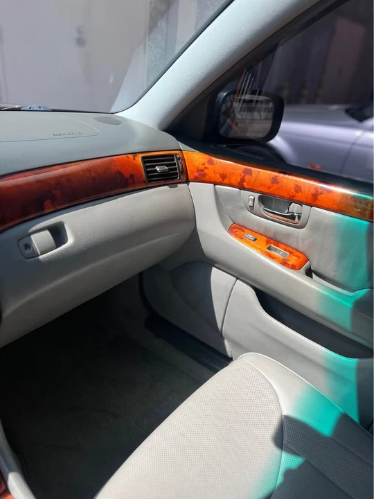 2006 Lexus LS 3rd Gen - Image 11 of 18