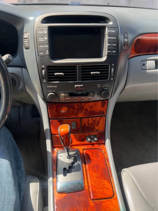 2006 Lexus LS 3rd Gen - Image 10 of 18