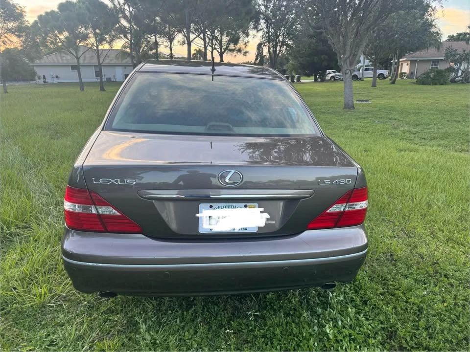 2006 Lexus LS 3rd Gen - Image 5 of 10