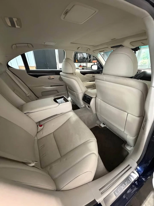 2006 Lexus LS 3rd Gen - Image 8 of 10