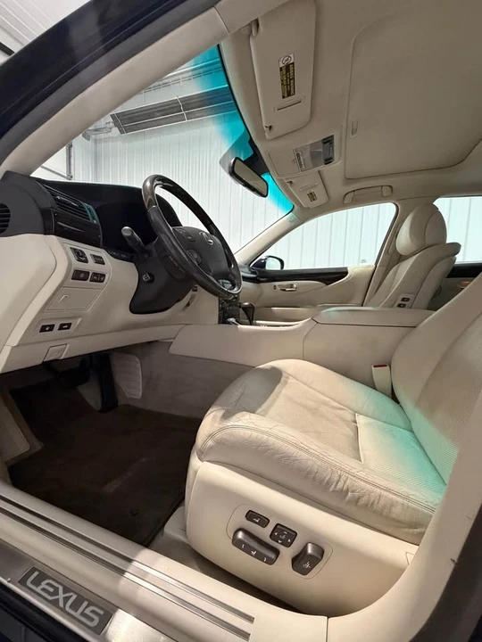 2006 Lexus LS 3rd Gen - Image 6 of 10