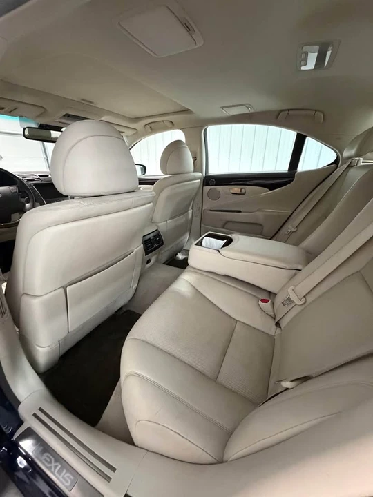 2006 Lexus LS 3rd Gen - Image 9 of 10