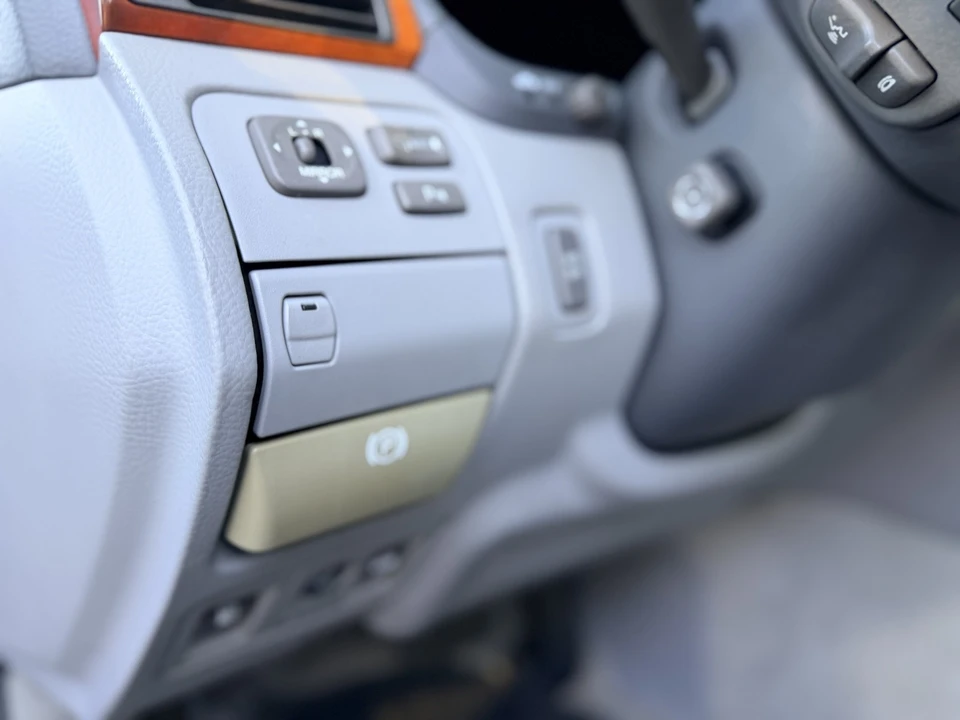 2006 Lexus LS 3rd Gen - Image 23 of 31