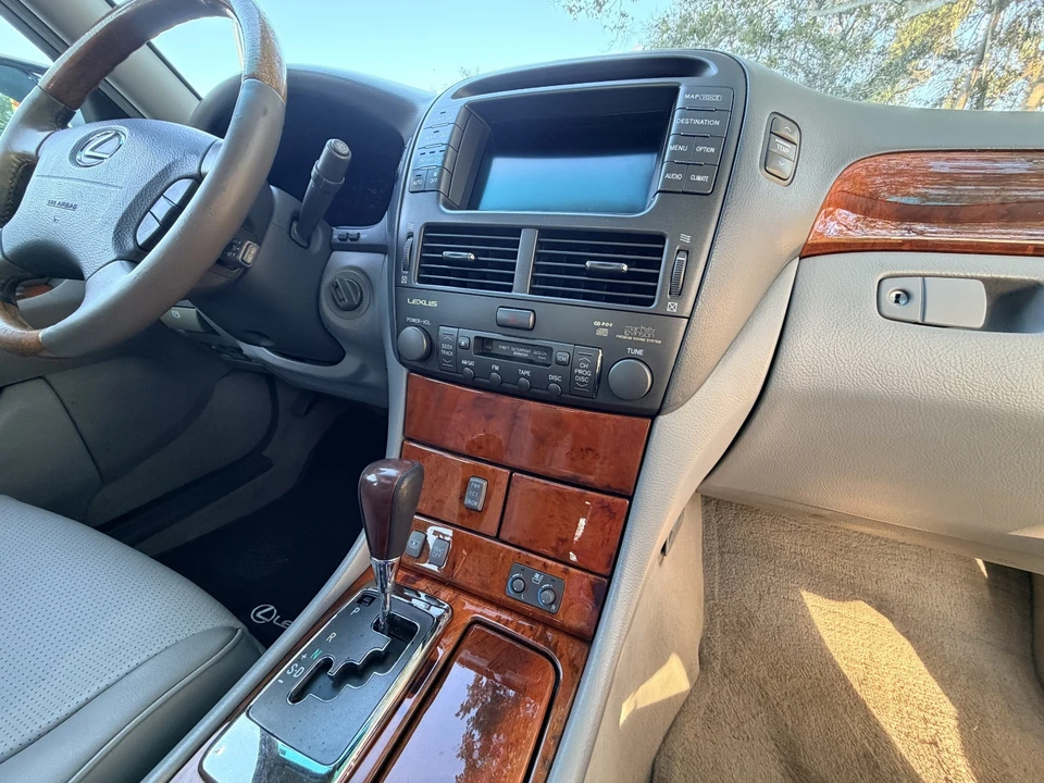 2006 Lexus LS 3rd Gen - Image 20 of 31