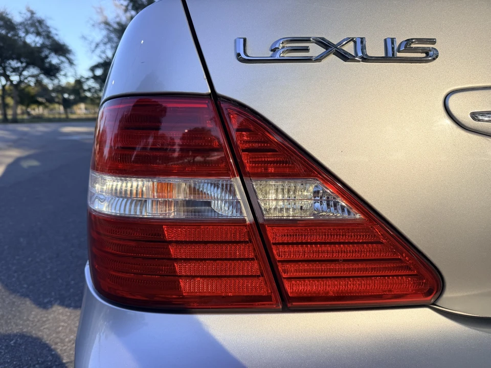 2006 Lexus LS 3rd Gen - Image 13 of 31