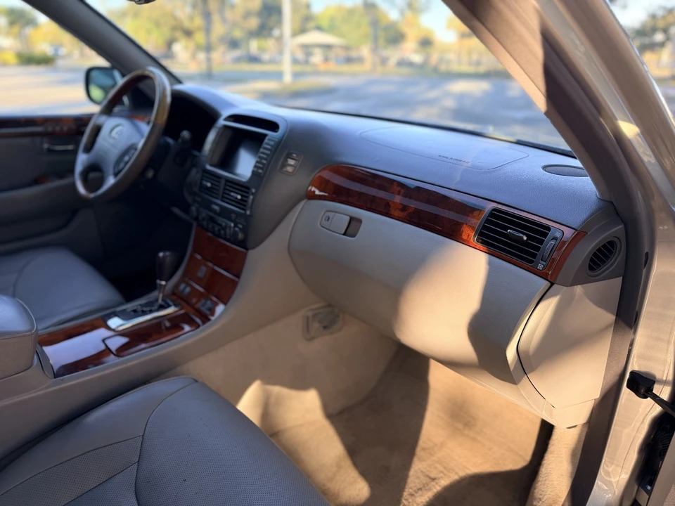 2006 Lexus LS 3rd Gen - Image 16 of 31
