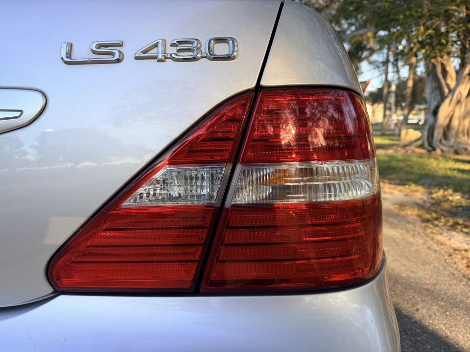 2006 Lexus LS 3rd Gen - Image 12 of 31