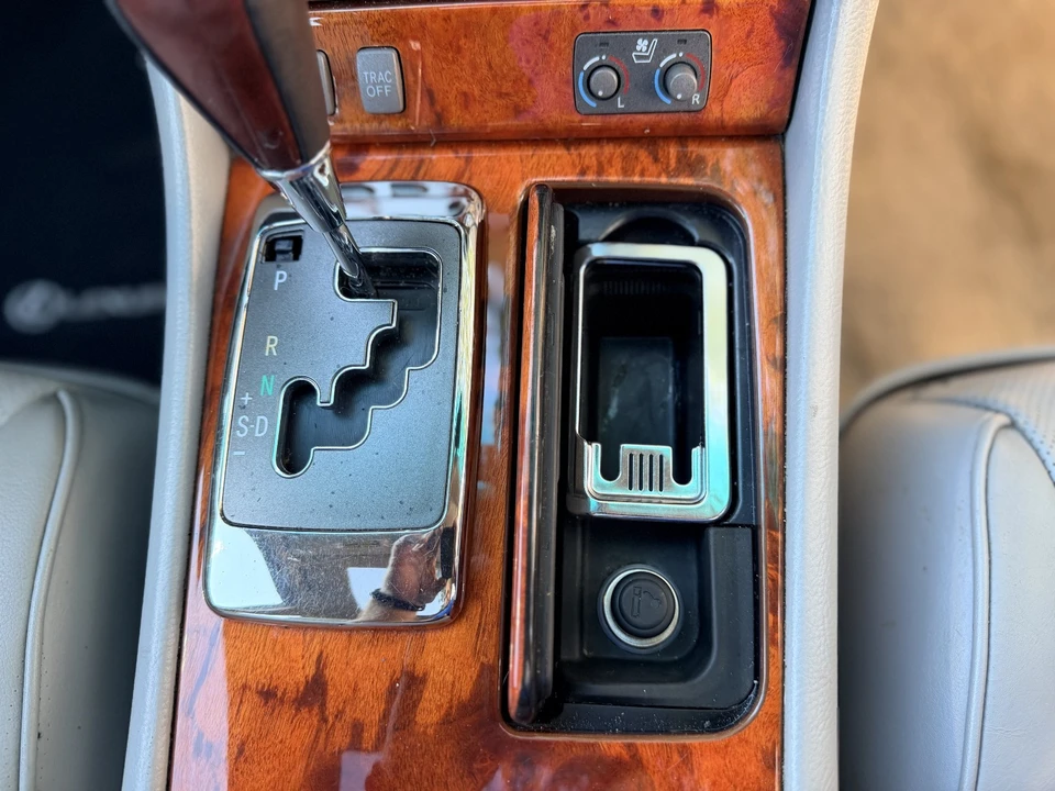 2006 Lexus LS 3rd Gen - Image 21 of 31