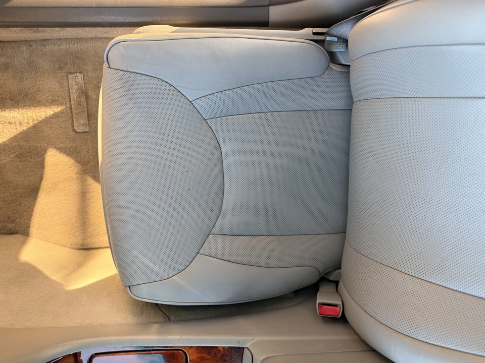 2006 Lexus LS 3rd Gen - Image 18 of 31