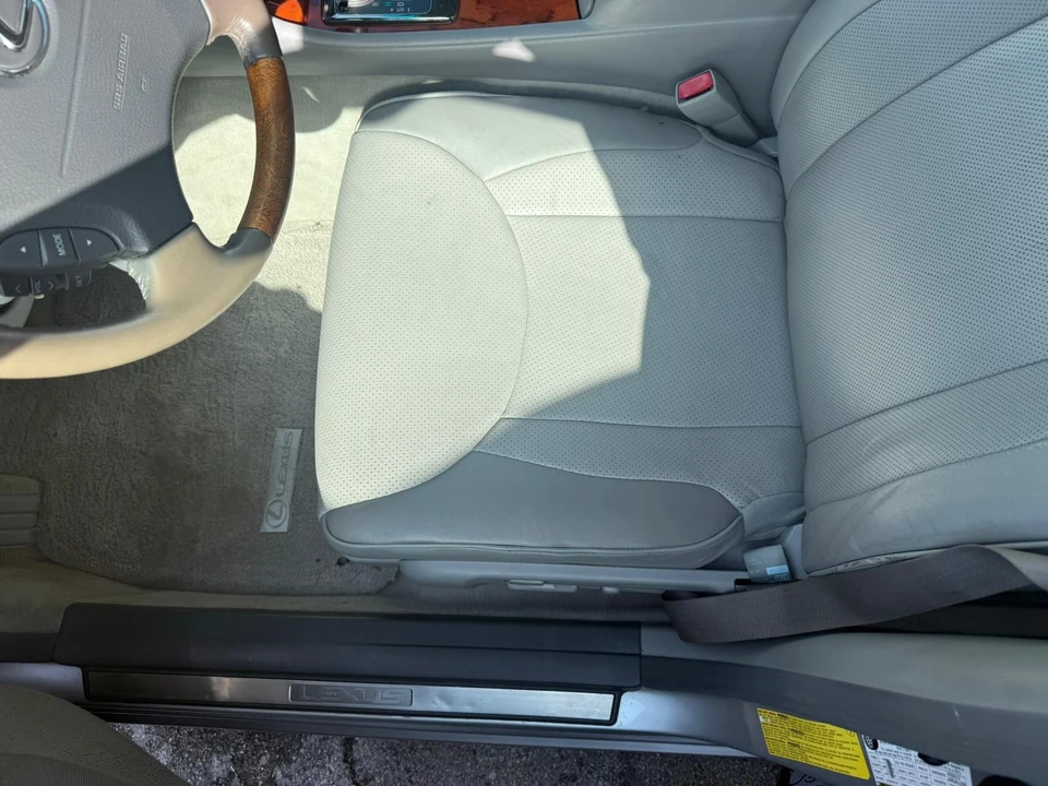 2006 Lexus LS 3rd Gen - Image 24 of 31